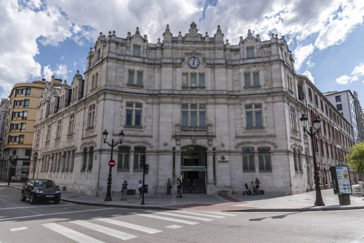 65 - Burgos - ciudad - edificio de Correos